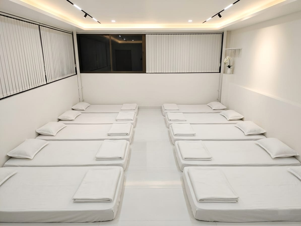 Budget bed stay at Luxury Dream Club